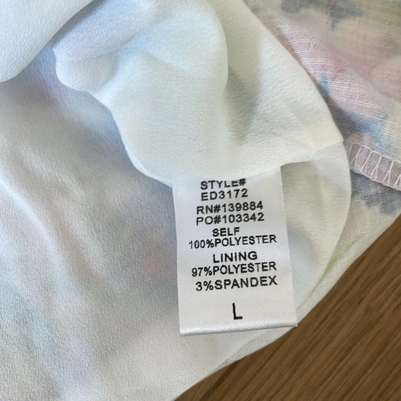 Beautiful Floral Puff Sleeves Dress Size Large NWT - Picture 6 of 8